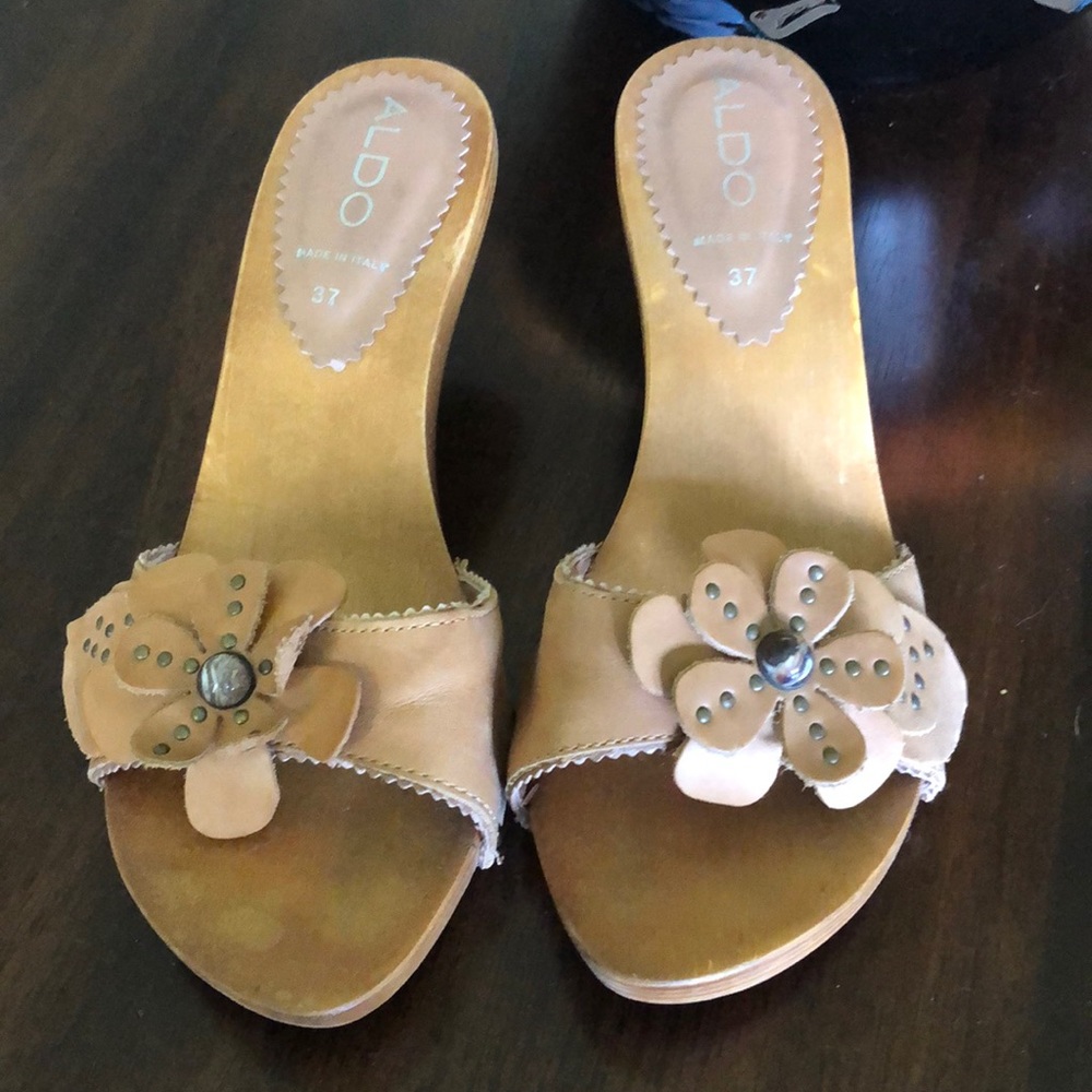 🌼Wooden low heels clogs🌼
